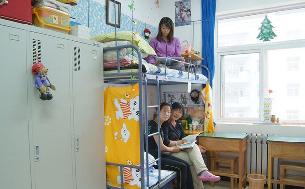 2022年燕山大学里仁学院新生宿舍条件及几个人一间宿舍环境图片