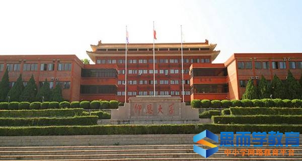 仰恩大学校门